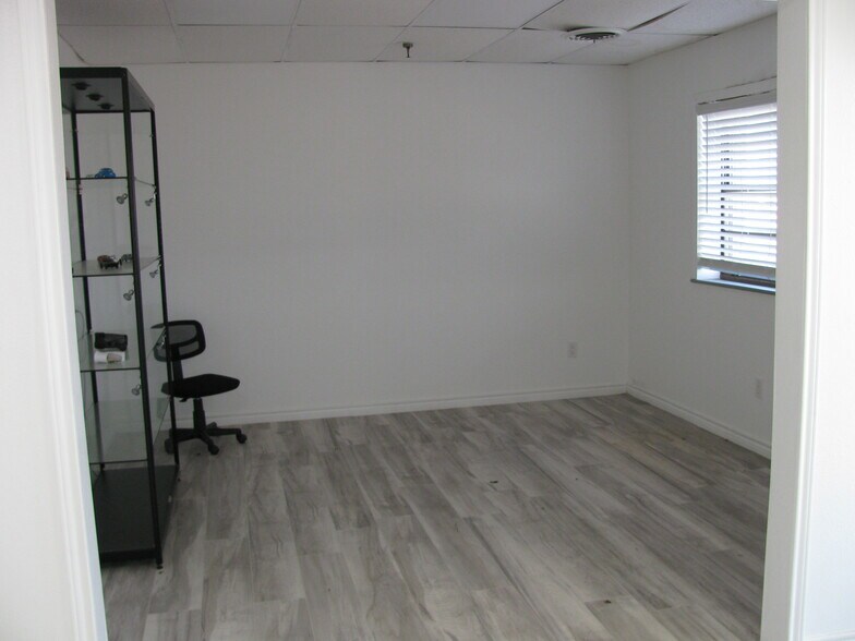 More Photos Of 310 SE D Ave, Lawton Warehouse For Sale