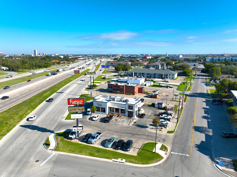 More Photos Of 1524 IH-35, Waco General Retail For Sale