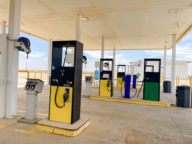 More Photos Of 2625 Co 180 rd, Garden City Manufacturing For Sale