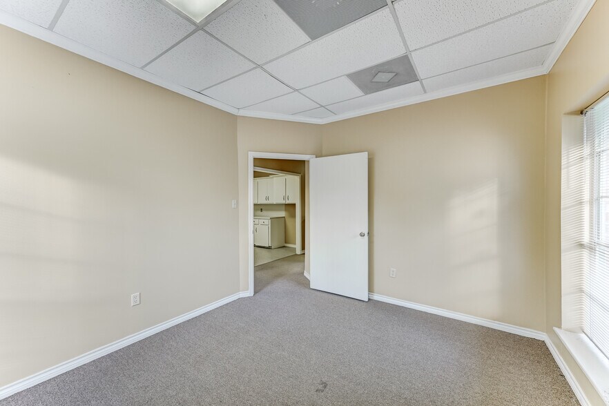 More Photos Of 14741 Pebble Bend Dr, Houston Loft Creative Space For Lease