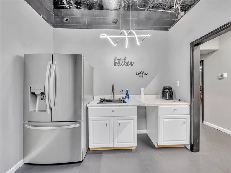 More Photos Of 3010 University Dr NW, Huntsville Showroom For Sale