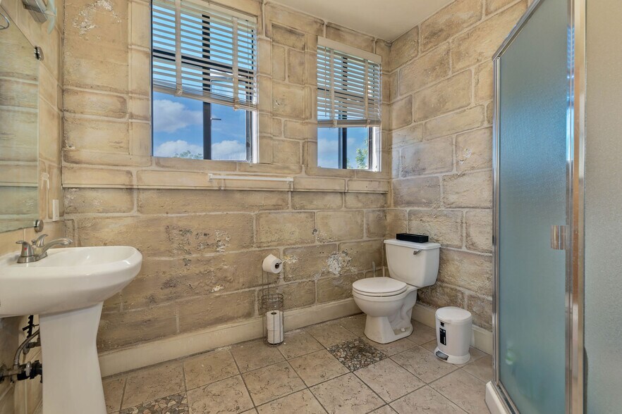 More Photos Of 107 Bank St, Grass Valley Storefront For Sale