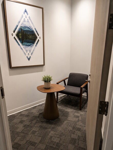 More Photos Of 600 W 6th St, Fort Worth Coworking Space