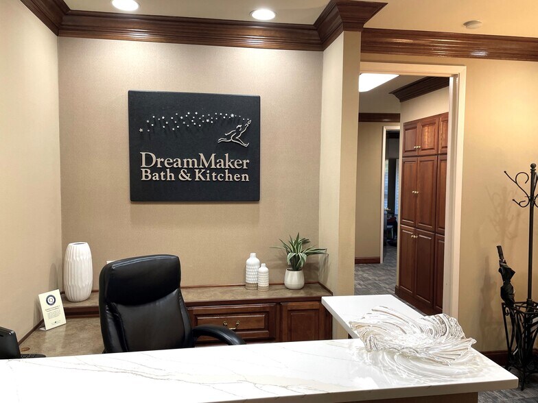 More Photos Of 4547 Lake Shore Dr, Waco Office For Sale