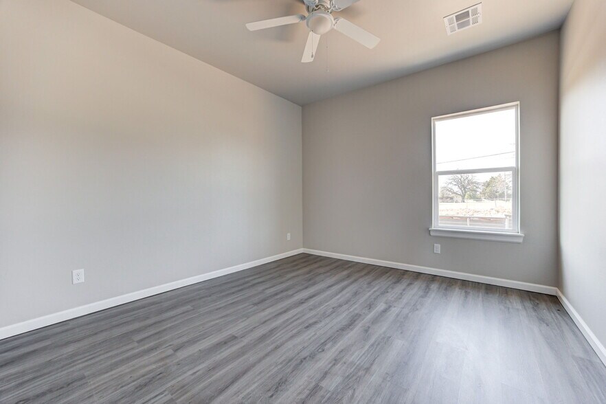 More Photos Of 12001 Rivers Trl, Oklahoma City Specialty For Sale