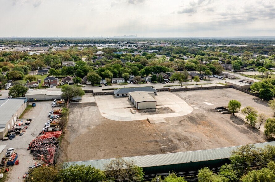 More Photos Of 421 Compton Ave, Irving Warehouse For Lease