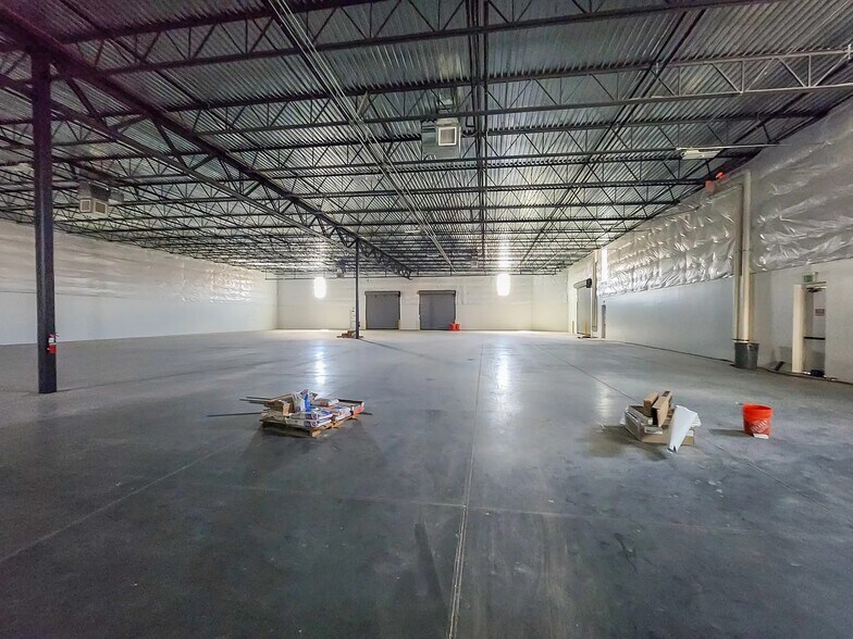 More Photos Of 350 S Hamilton Ct, Gilbert Warehouse For Lease