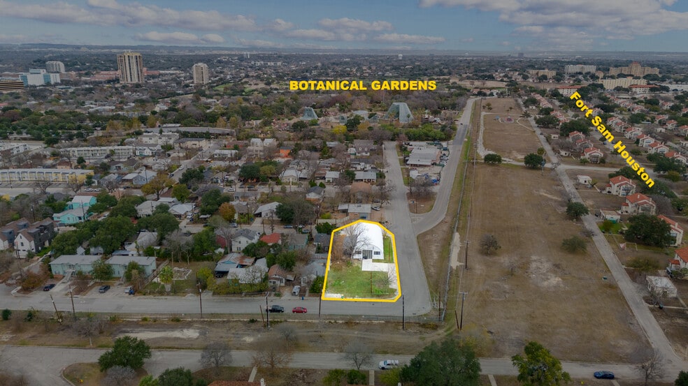 More Photos Of 322 Lucas St, San Antonio Auto Repair For Sale