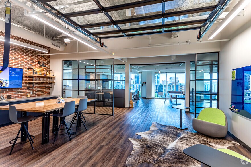 More Photos Of 521 E Morehead St, Charlotte Office Residential For Lease