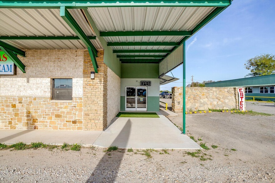 More Photos Of 4920 Tin Top Rd, Weatherford Office For Sale