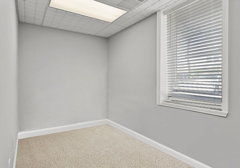 More Photos Of 33604 Grand River Ave, Farmington Office For Sale