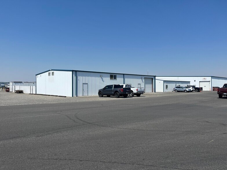 More Photos Of 1893 Airport Way, Richland Distribution For Lease
