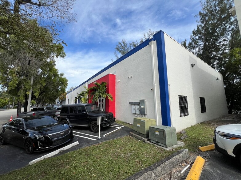 More Photos Of 2001 NW 93rd Ave, Miami Warehouse For Sale