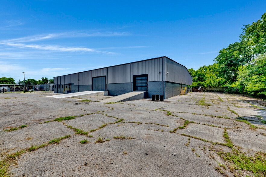 More Photos Of 200 4th St W, Birmingham Warehouse For Sale
