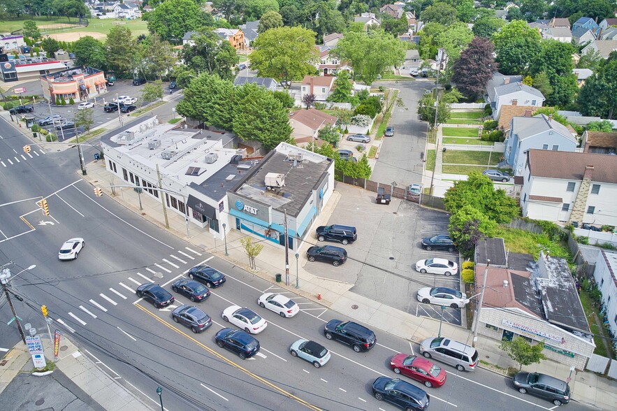 More Photos Of 190-196 Merrick Rd, Merrick Storefront For Lease