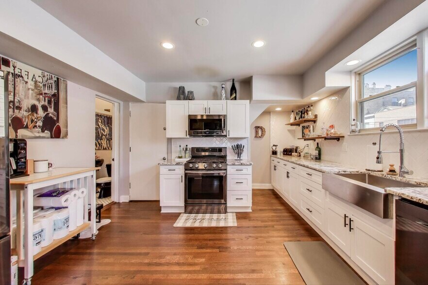 More Photos Of 1103 W Grand Ave, Chicago Apartments For Sale