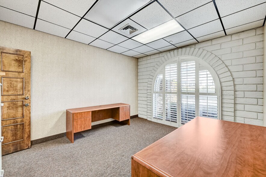 More Photos Of 601 S Rancho Dr, Las Vegas Medical For Sale