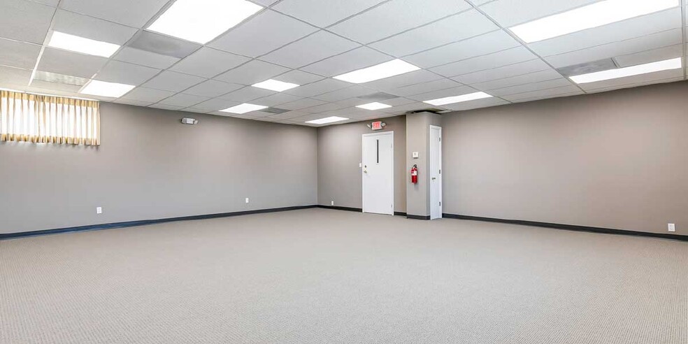More Photos Of 4888 Baumgartner Rd, Mehlville Warehouse For Lease