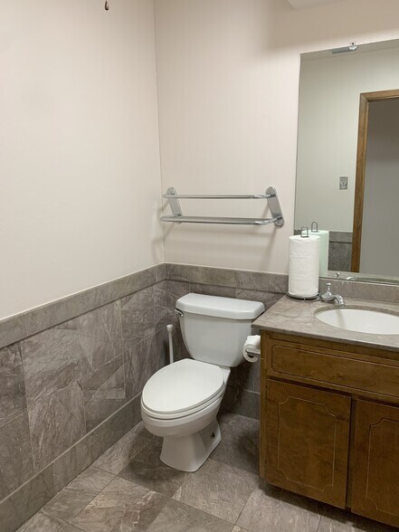 More Photos Of 13240 Pond Springs Rd, Austin Warehouse For Sale