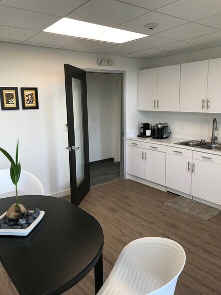 More Photos Of 400 University Dr, Coral Gables Office For Lease