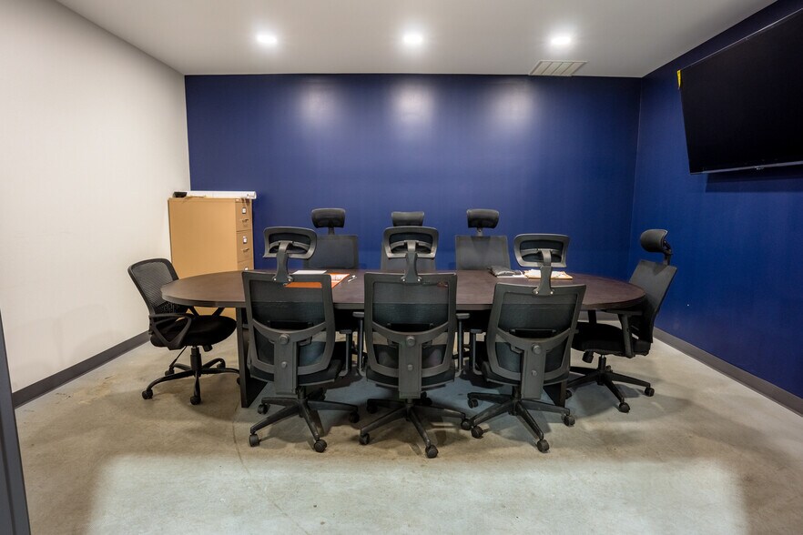 More Photos Of 722 Ketcham St, Indianapolis Warehouse For Sale