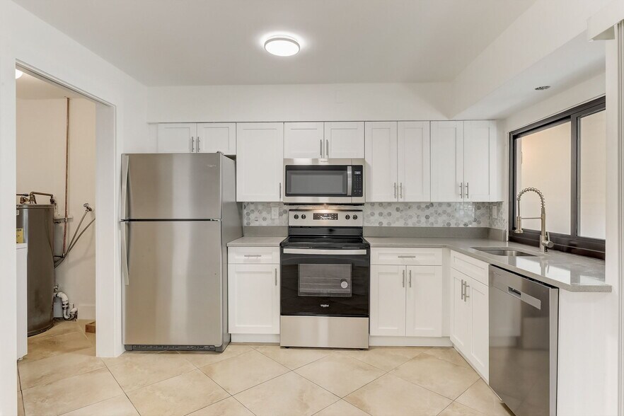 More Photos Of 2121 NE 51st Ct, Fort Lauderdale Apartments For Sale