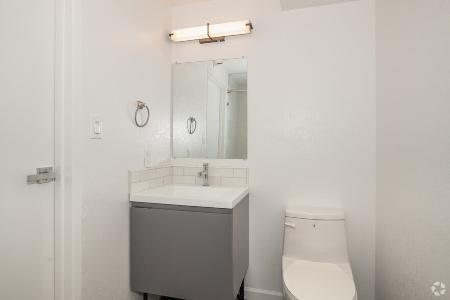 More Photos Of 2701 Capitol Ave, Sacramento Apartments For Lease