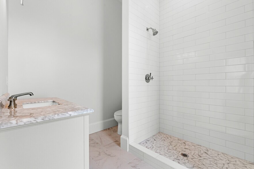 More Photos Of 417 Whitaker St, Savannah Storefront Retail Residential For Sale