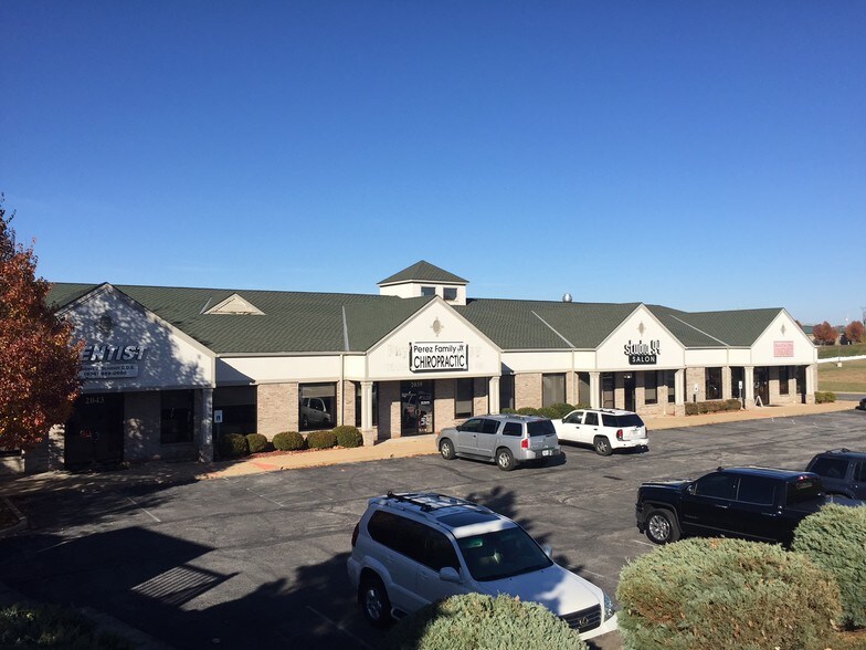 More Photos Of 2031-2043 S Old Highway 94, Saint Charles Storefront Retail Office For Lease