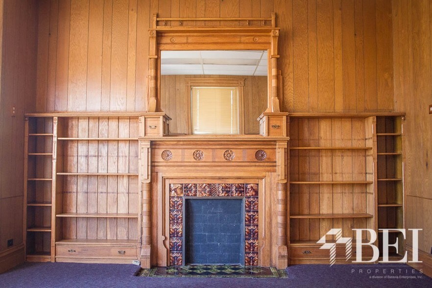 More Photos Of 11 N Batavia Ave, Batavia Office For Sale