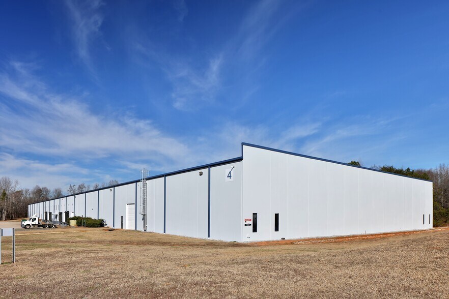 More Photos Of 160 National Ave, Spartanburg Unknown For Lease
