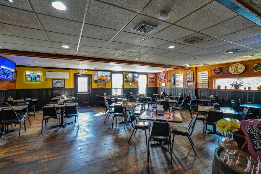 More Photos Of 36 Railroad St, Linfield Restaurant For Sale
