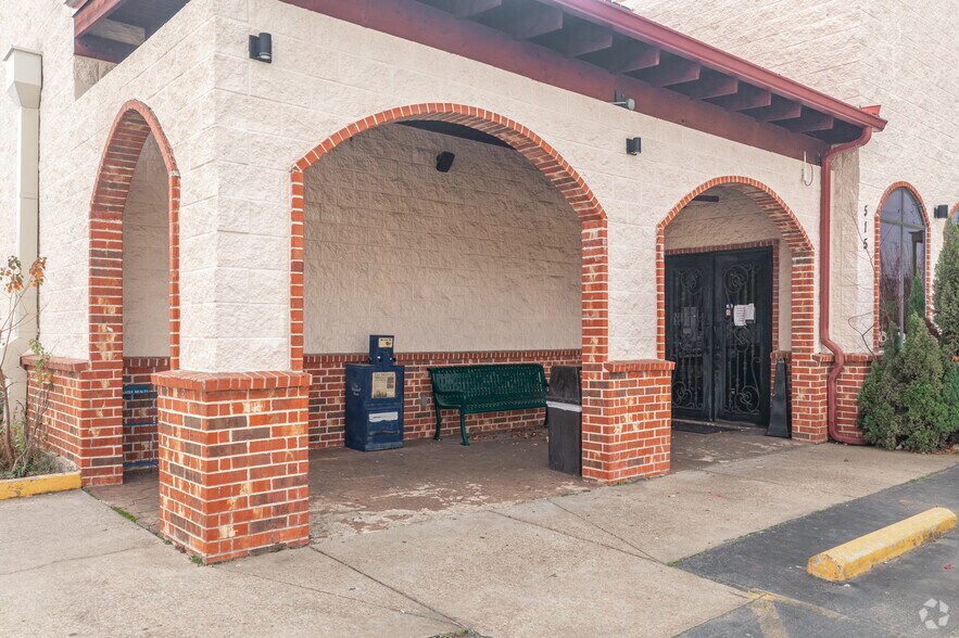 More Photos Of 515 W Royall Blvd, Malakoff Restaurant For Sale