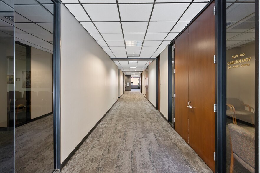 More Photos Of 100 Willow Plz, Visalia Medical For Sale
