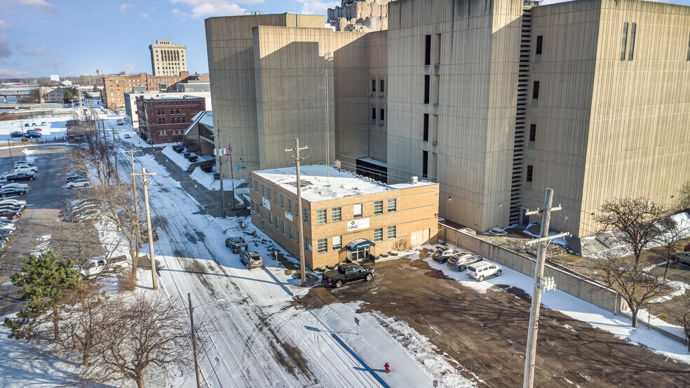More Photos Of 334 S Water St, Saginaw Office For Sale