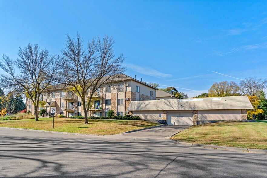 More Photos Of 6281-6289 N Louisiana Ave, Brooklyn Park Apartments For Sale