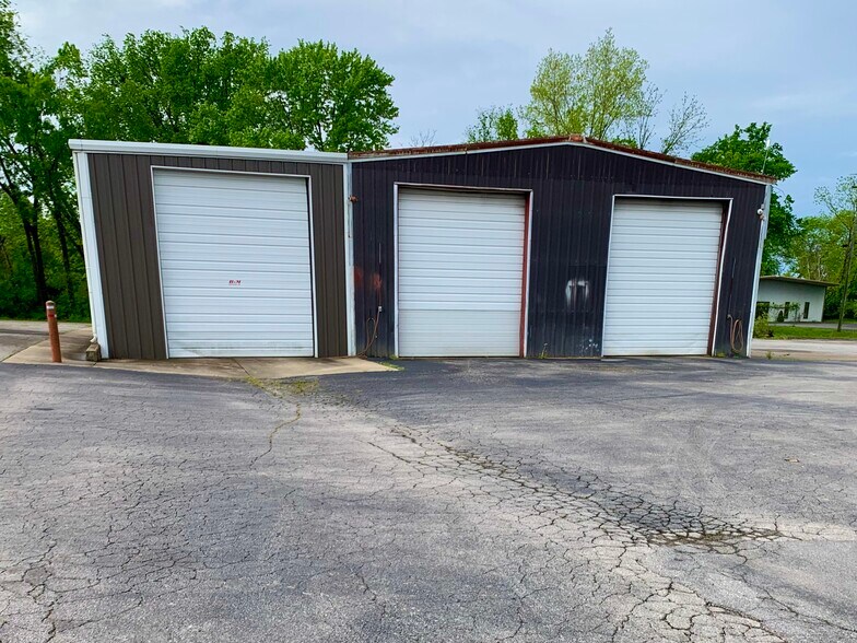 More Photos Of 237 James St, Gallatin Warehouse For Lease