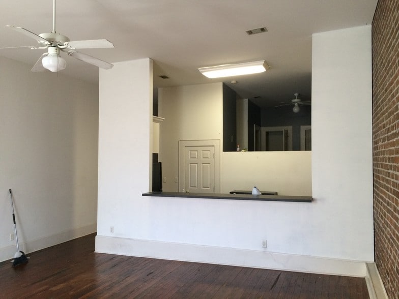 More Photos Of 128-130 N Ashley St, Valdosta General Retail For Sale