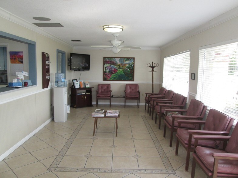 More Photos Of 600 N Eustis St, Eustis Medical For Sale