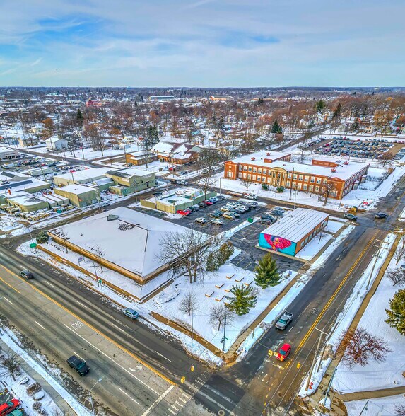More Photos Of 900 E Michigan Ave, Jackson Office For Sale