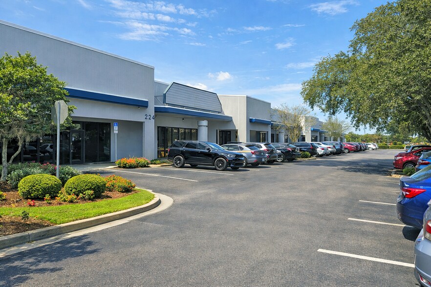 Primary Photo Of 224 W Central Pky, Altamonte Springs Showroom For Lease