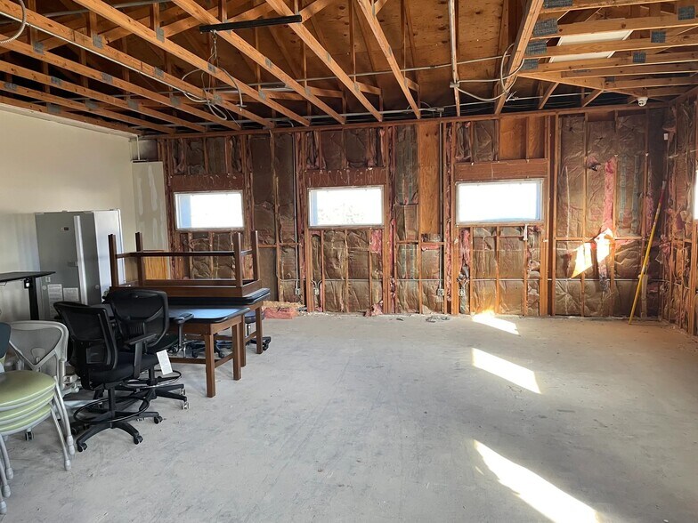More Photos Of 12512 E 21st St, Tulsa Freestanding For Lease