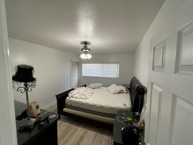 More Photos Of 5020 19 1/2 Ave, Riverdale Restaurant For Sale