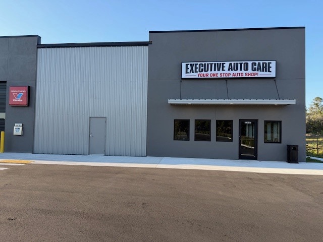 Primary Photo Of 13087 County Line Rd, Spring Hill Auto Repair For Sale