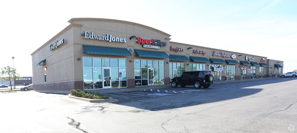 More Photos Of 1769-1779 Garth Brooks Blvd, Yukon Freestanding For Lease