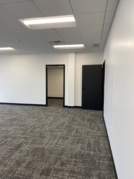 More Photos Of 504 Broadway St, Alexandria Storefront Retail Office For Lease