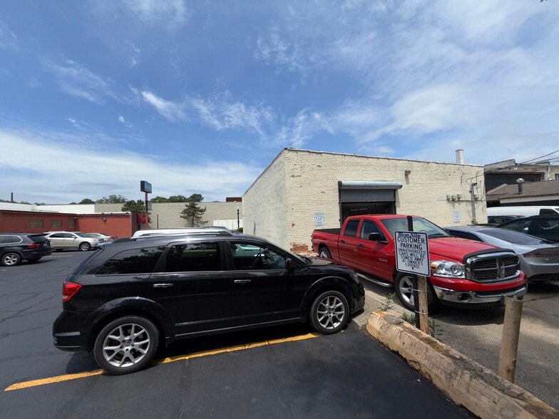 More Photos Of 517-523 W 9 Mile Rd, Ferndale Flex For Sale