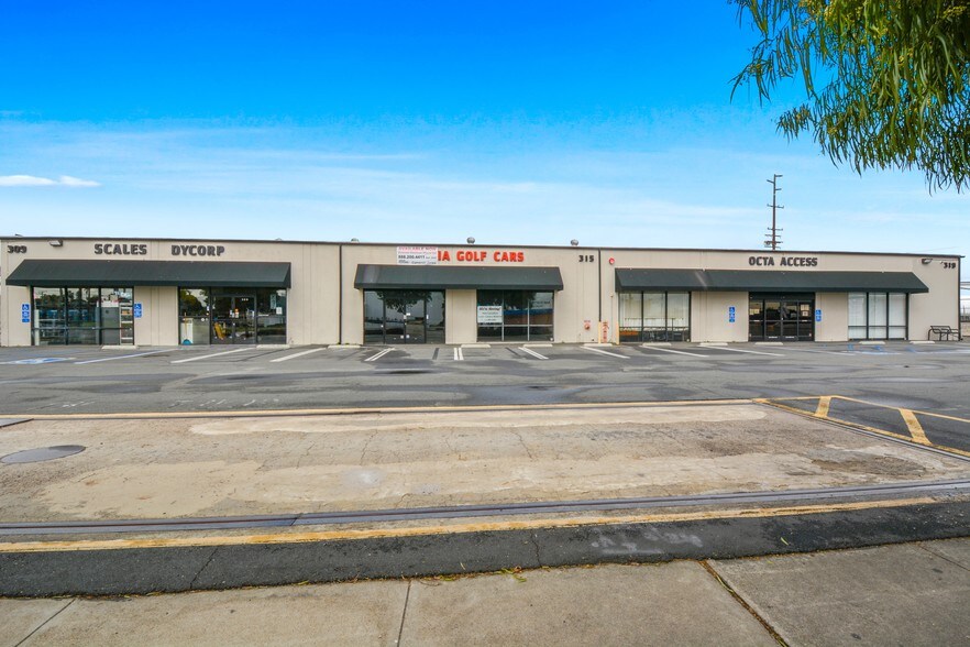 More Photos Of 309-323 E Ball Rd, Anaheim Showroom For Sale