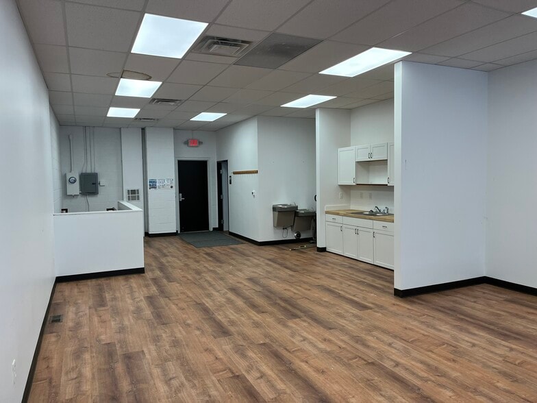 More Photos Of 3202-3210 Crooks Rd, Royal Oak Unknown For Lease