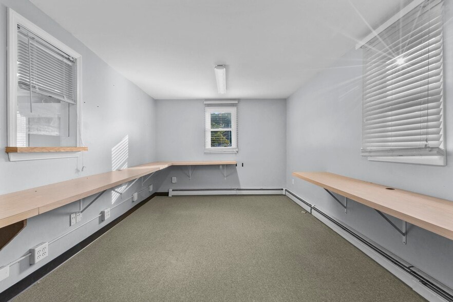 More Photos Of 256 Seaside Ave, Milford Medical For Lease